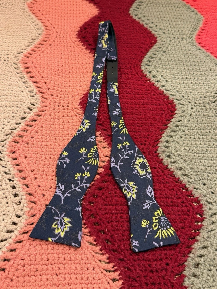 Pajarita Pen See 100 % seda ajustable púrpura amarillo floral hecha a mano Foto 2 de 3