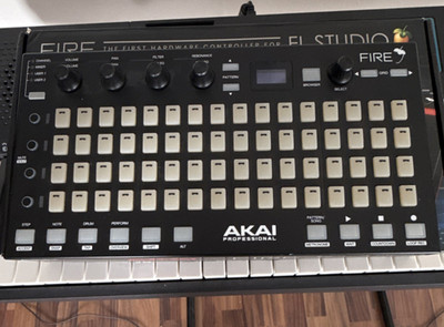 Akai Fire Pad-für Fl studio Controller mit 64 Trigger Pads und USB-Ausgang