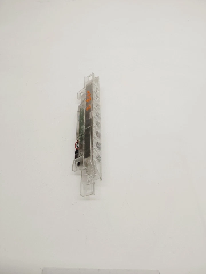 Toyota SCION XB 2008 - escotilla tercera luz de freno central OEM Foto 2 de 4