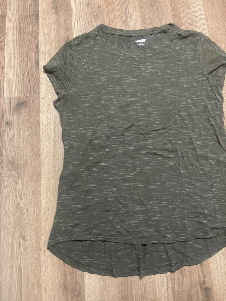 Camisa AVIA, para mujer talla mediana, verde, manga corta, cuello redondo Foto 3 de 4