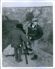 News Actor The West Series Ken Burns Producer Canyon De Chelly, Az 8X10 Photo