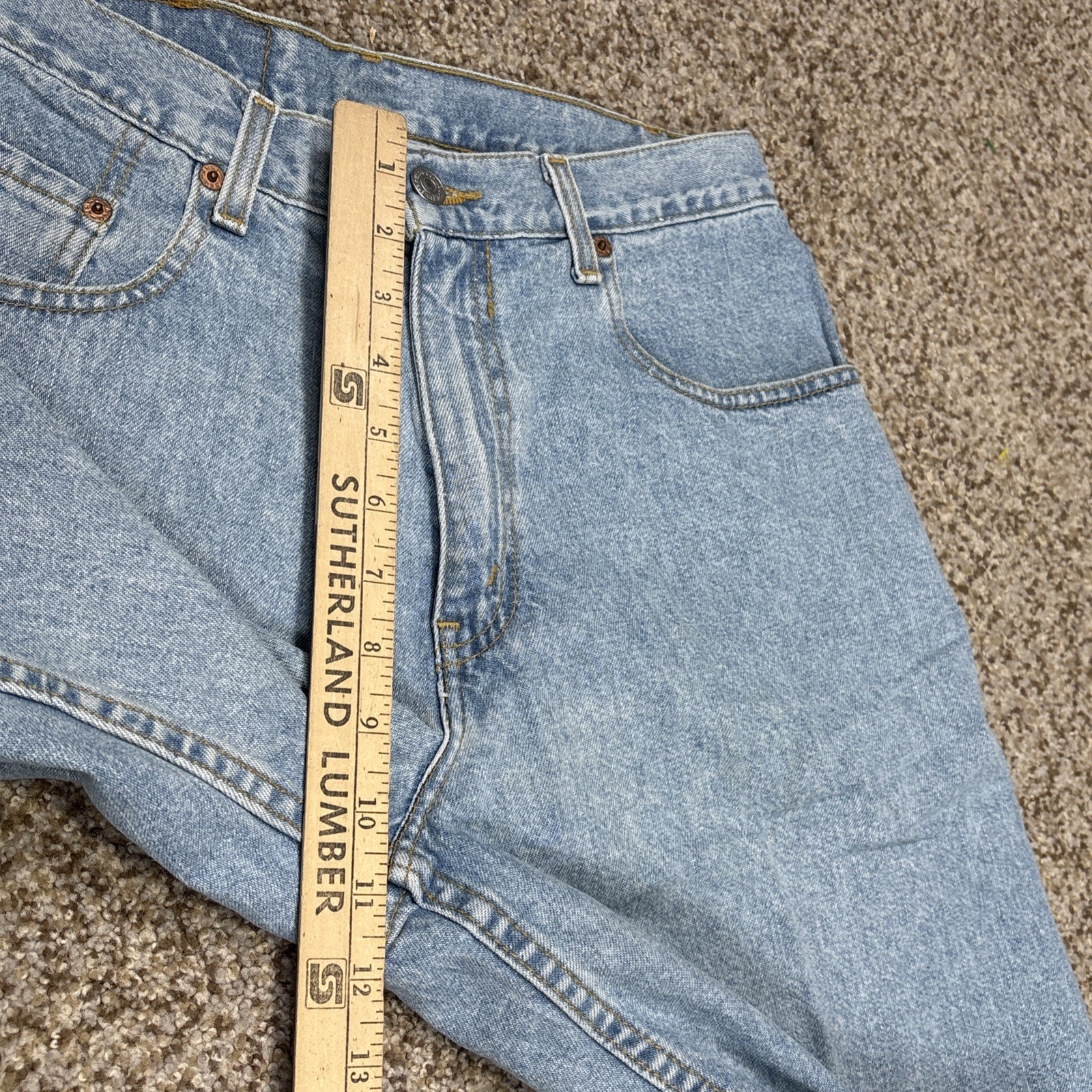 Vtg Levi's Baggy Fit Denim Jean Shorts Size 31 - View 6