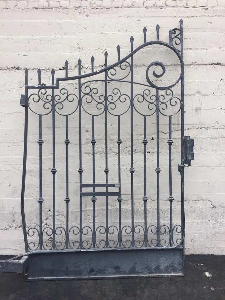 Puertas de entrada puertas de hierro dobles 103"x63”ea 126total abiertas Foto 2 de 4