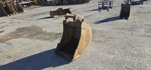 600mm Digging Bucket w/ 50mm Pins - Used - Price £280.00 + VAT @ 20% - C548 - Picture 5 of 8