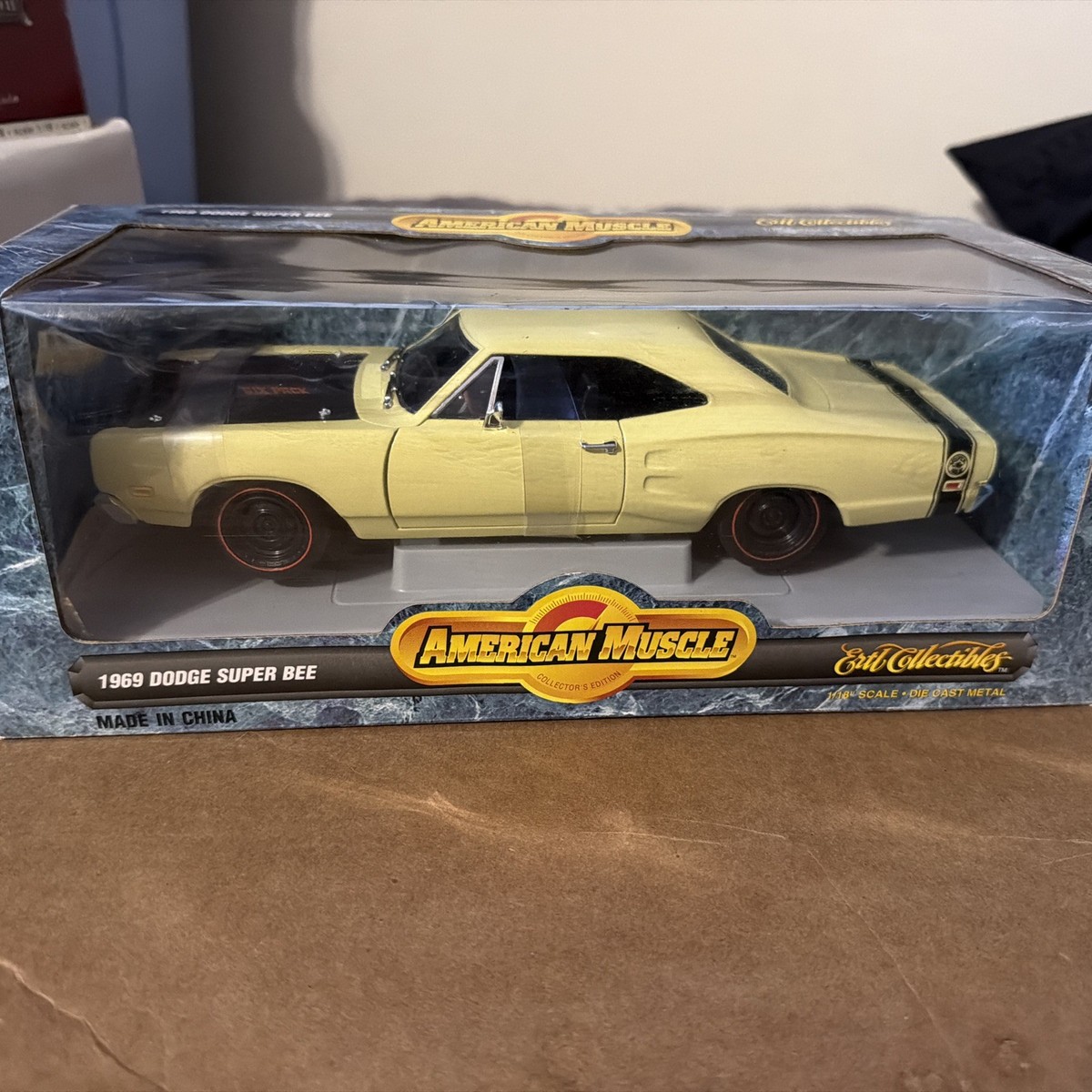 ★美品★ 1/18アメリカン MUSCLE 1969 ダッジ スーパー Bee 1969 Dodge Super Bee 1/18 Die Cast Model Ertl American Muscle 7270