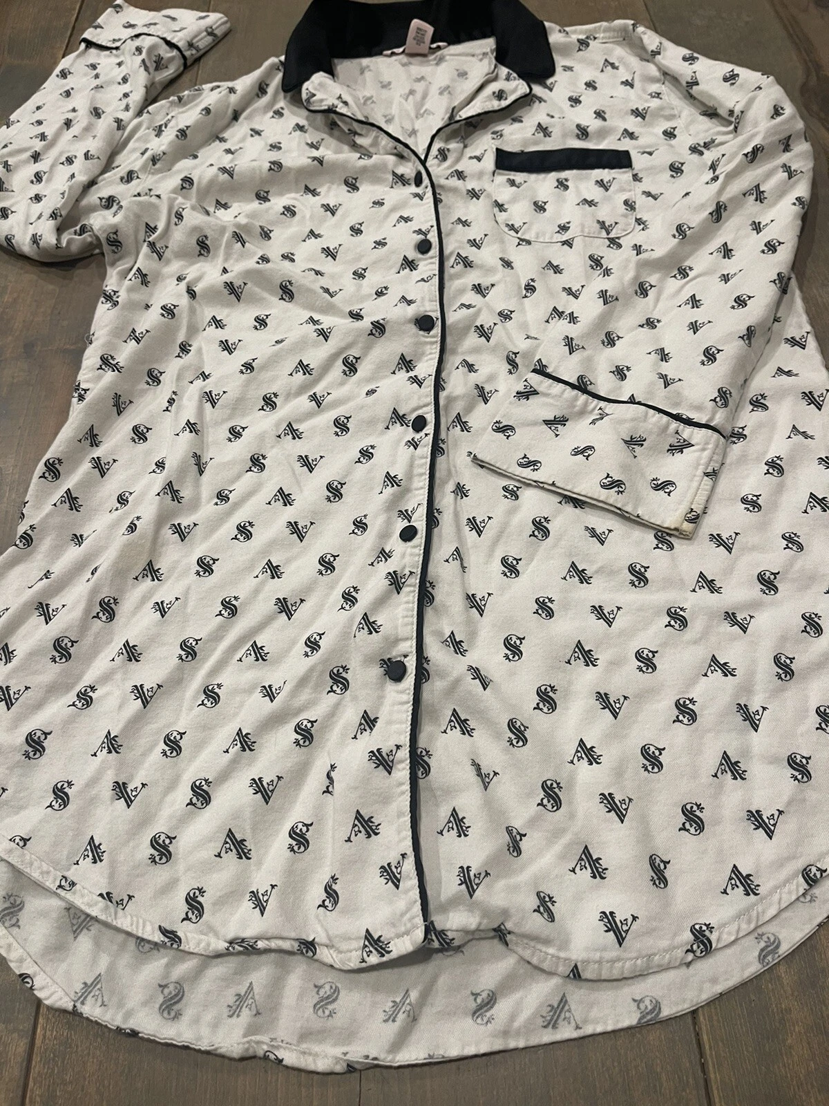 UNDERCOVER Pigiama abito da donna Victoria's Secret manica lunga abbottonato taglia: SM