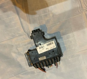 CITROEN C4 PICASSO GRAND PICASS 06-12 BATTERY FUSE BOX ... citroen c4 picasso fuse box fault 