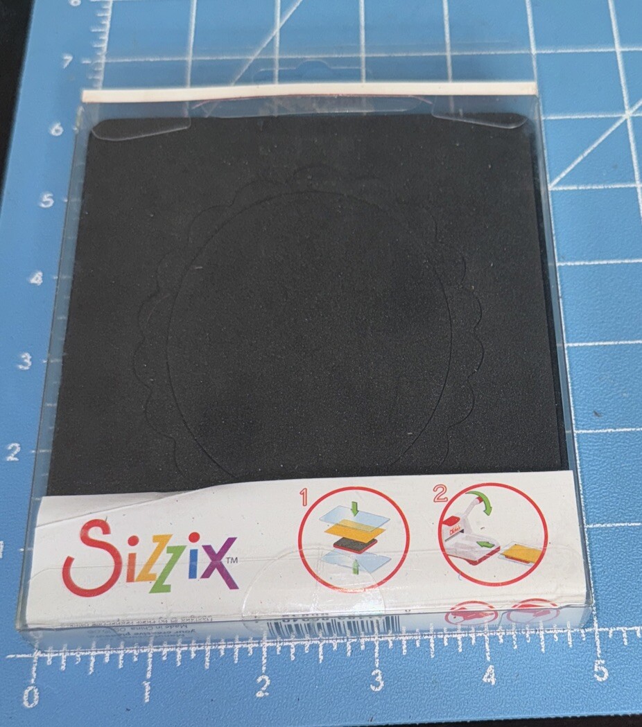 Sizzix Originals Large Die Frame, Scallop Oval 654638 Scrapbooking