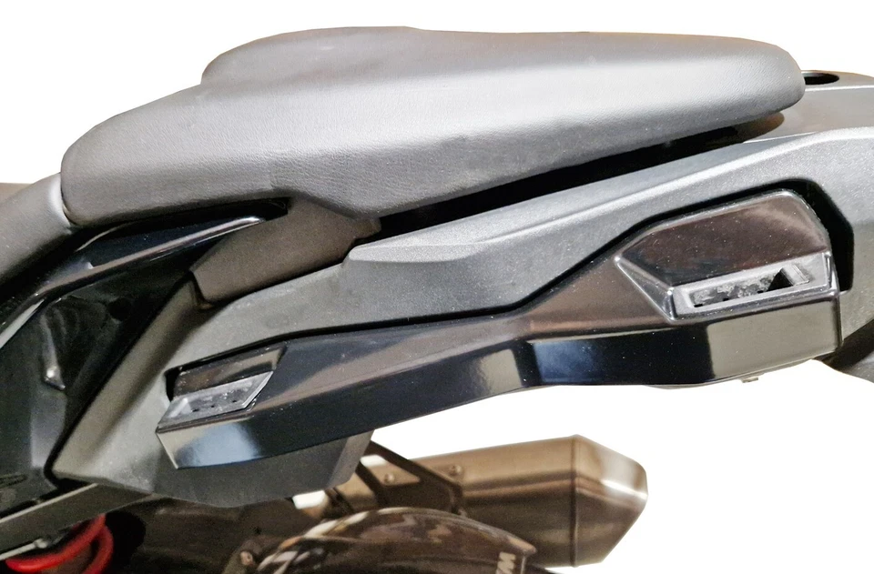 Satz (2 Stk.) Verschlußblenden schwarz, glatt für BMW S1000 XR (K69) - Bild 3 von 3