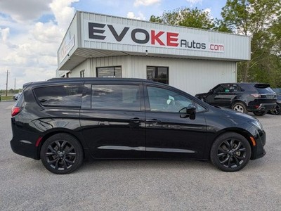 2020 Chrysler Pacifica Touring L Plus 35th Anniversary Edition Minivan 4D