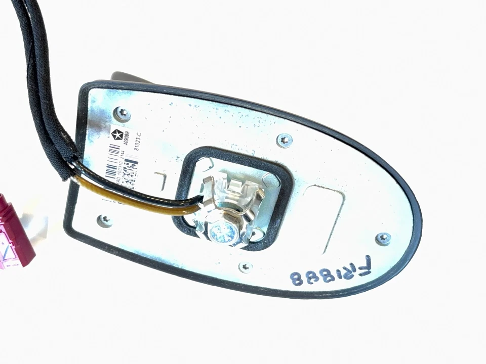 Antena de montaje en techo Shark Fin, Dodge Ram 1500 2013-2017 50648AD 68276409AA Foto 3 de 4