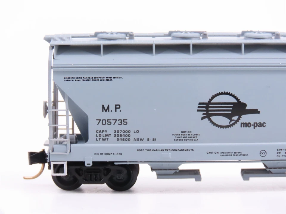 N Micro-Trains Line MTL 92030 MP Missouri Pacific Mo-Pac 2-Bay Hopper #705735 - Image 2 of 4