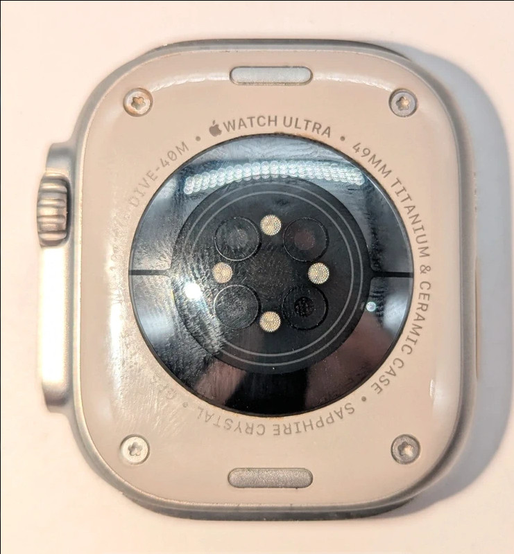 Apple Watch Ultra 1st Gen 49mm Titanium 32GB Cracked Screen image 5