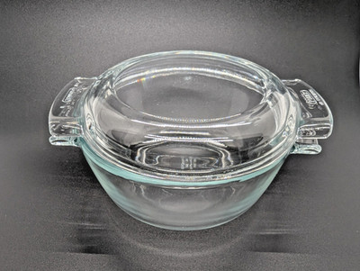 Vintage PYREX de Corning France 451 Round  with Handles Baking Dish with Lid