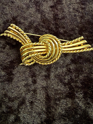 Vintage BOUCHER Gold Tone Rope Knot Brooch Pin 3  Signed Designer Jewelry