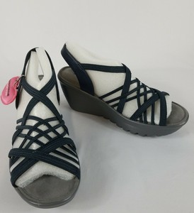 skechers parallel crossed wires