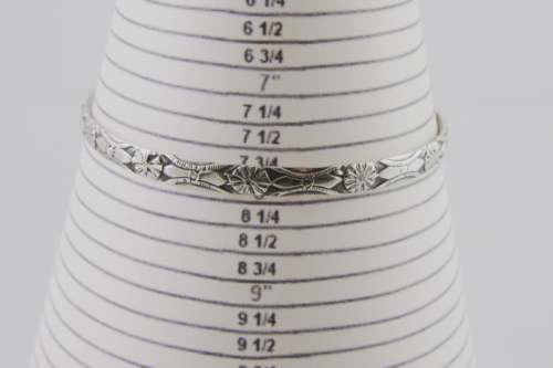 2 Beau Sterling Armreif Armbänder geprägte Herzen & Blumen + Deko Design Gr. 8 - Bild 9 von 11