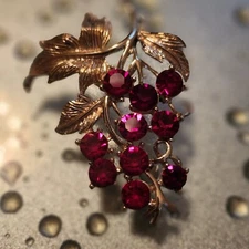 Red Grape/Berry Crystal/Rhinestone Gold Tone Brooch/Pin Illegible Artist Marked