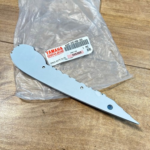 Yamaha OEM NOS LEFT GAS TANK EMBLEM / 4WM-2416B-00 / XV1600 ROAD STAR - Picture 2 of 3