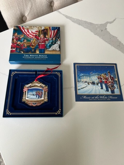 THE WHITE HOUSE  HISTORICAL ASSOCIATION CHRISTMAS ORNAMENT 2010 Box & Insert