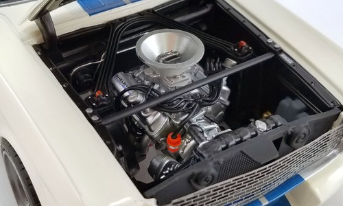 1/18 (WR) 1965 Ford Mustang Shelby G.T.350R "Street Fighter" crema con blu - Foto 4 di 5