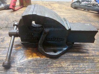 Vintage Paramo No. 00 Bench Vice With 2.25inch Jaws 99p Start No Reserve