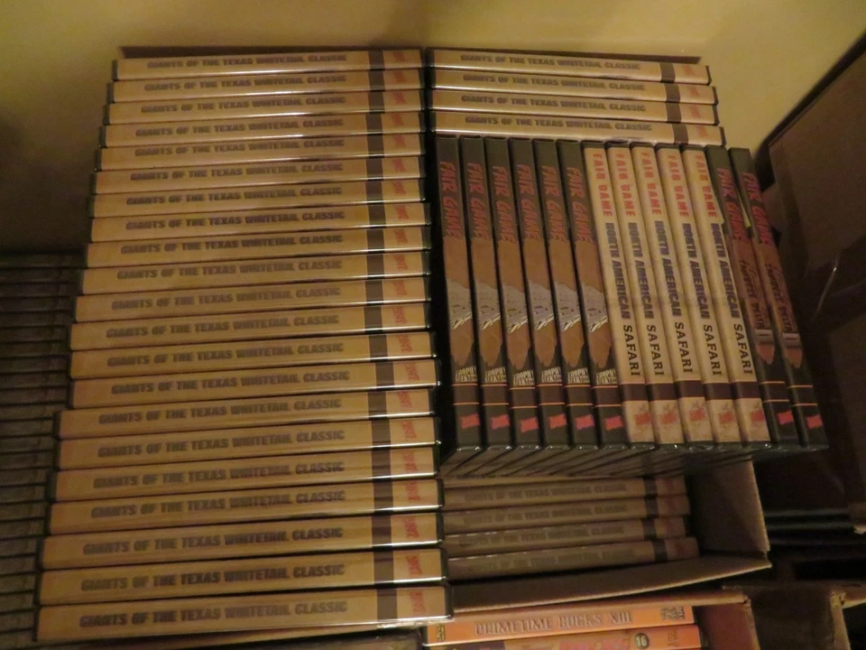 NEW HUNTING DVDs; 180+ Titles to Choose From. You Pick. DEER. BIG GAME. Sports. Foto 4 de 4