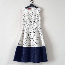 Carolina Herrera Dress Size 4 Floral Embroidery Fit and Flare White Navy Japan