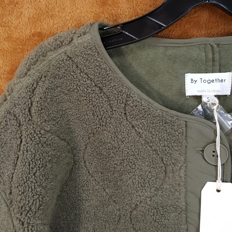 Abrigo chaqueta de granero de vellón Sherpa acolchado verde oliva pequeño BY TOGETHER para mujer Foto 2 de 4