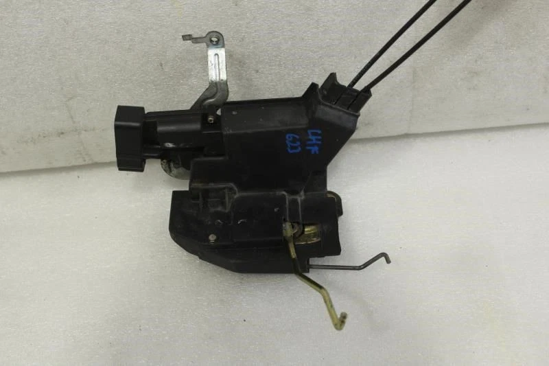 Toyota Sequoia 2002 2003 2004 2005 2006 2007 actuador de bloqueo de pestillo de puerta delantera izquierda Foto 2 de 4
