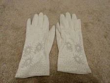 Vintage White Beaded Decoration Women's Gloves Size  6 - 6 1/2