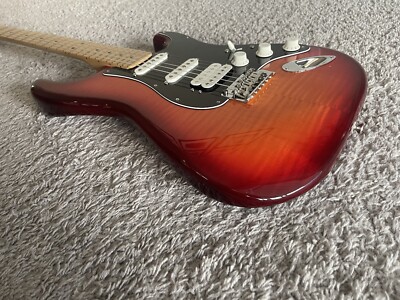 Fender Player Stratocaster HSS Plus Top 2020 MIM Cherry Burst