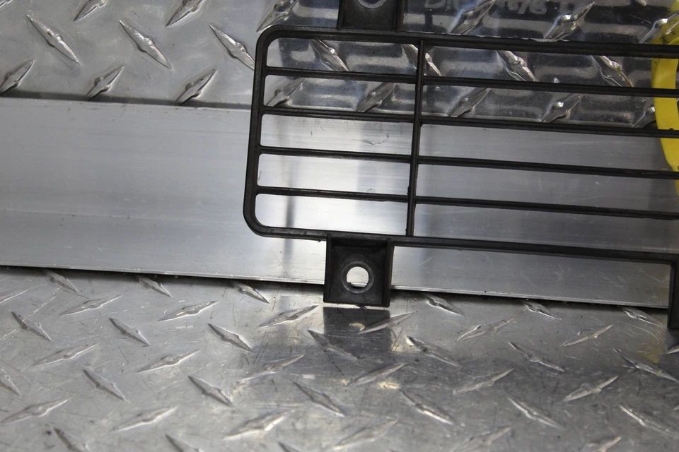 Protector de parrilla para enfriador de aceite Triumph Trophy 900 1999 Foto 4 de 4