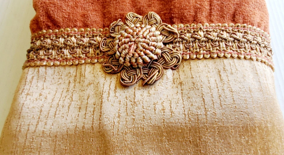 Unused Fancy Bath Towels - Avanti Linens - Cotton - Burnt Orange - Trim x 2 - Image 4 of 4