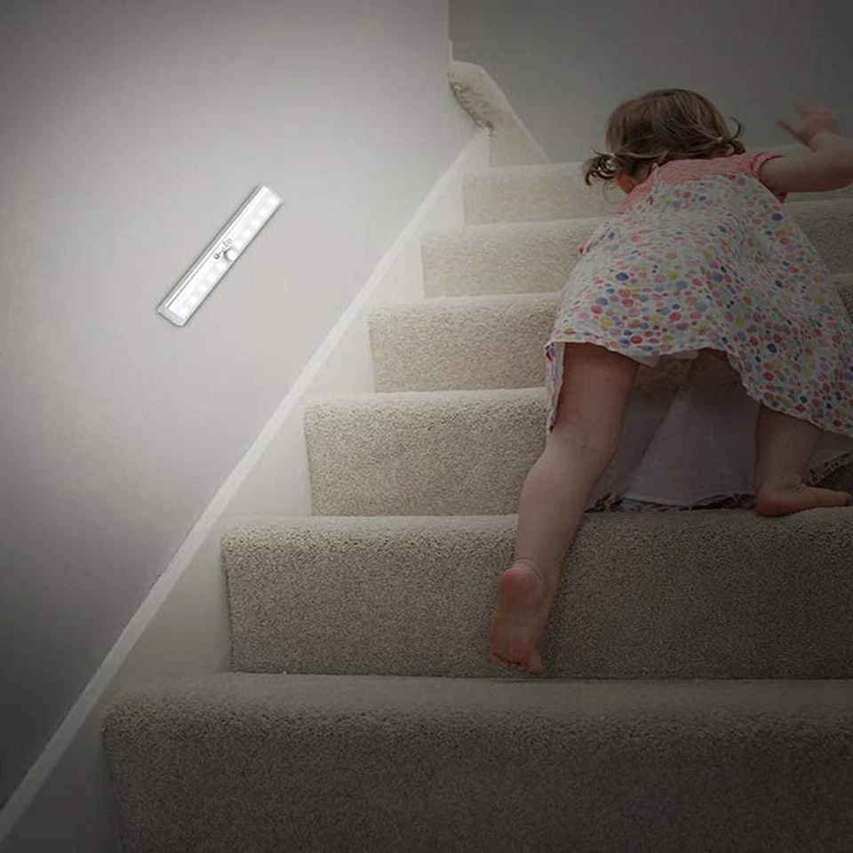 Paquete de 6 luces LED inalámbricas debajo del gabinete con sensor de movimiento que funciona con baterías Foto 4 de 4