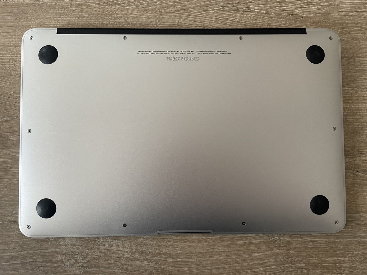 Macbook Air 11-inch Early 2014 1.4 GHz 4 GB Yosemite Model