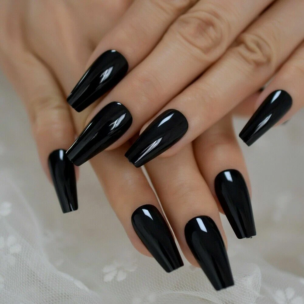 Black and nude nail art 🖤 : r/Nails