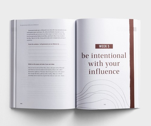 Courageous Influence: Embrace the Way God Made You for Impact, Bible Study, New - Imagen 4 de 5