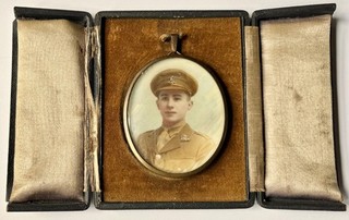 Medal Painted on porcelain portrait of 1WW officer in desk top case West Kents