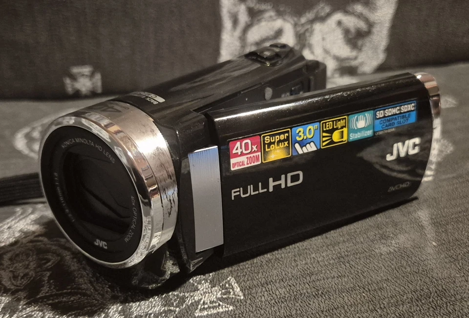 JVC Everio GZ-E207BEK Handheld High Definition HDD Camcorder + 32GB SD Card Bag - Image 2 of 4