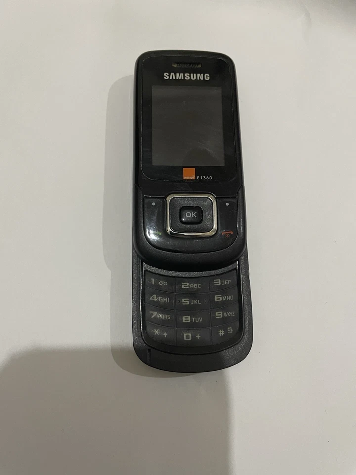 Samsung E1360 Black (Unlocked) Mobile Phone, photo 2 of 5