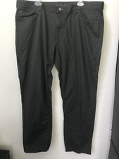 Men's Slim-Fit Wrinkle-Resistant Flat-Front Chino Pant, Green, Size 40W x 30L