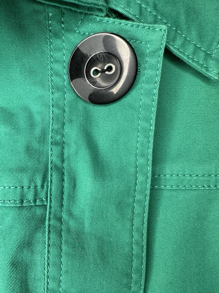 Chaqueta verde oscuro con botones delanteros de manga larga con detalles de pliegue talla mediana Foto 3 de 4