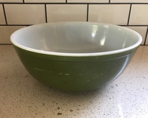 Green Pyrex#404 Large Nesting Mixing Bowl 4 Quart Verde