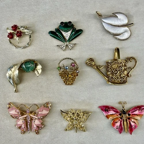Vintage Costume Jewelry Lot Of 9 Brooch/ Pins Nice Colors And Themes For Spring