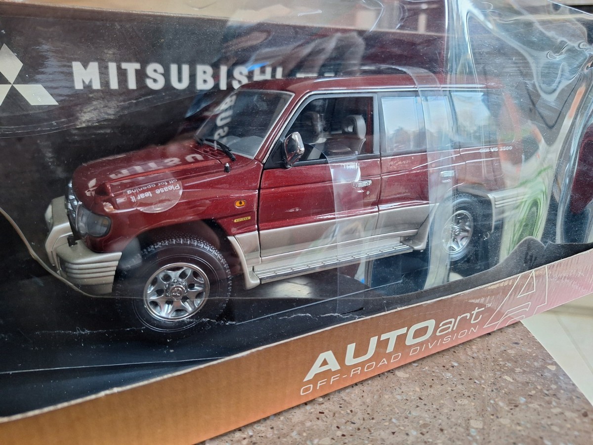 AutoArt 1 18 Mitsubishi Pajero GDI V6 3500 Diecast Model SUV Red