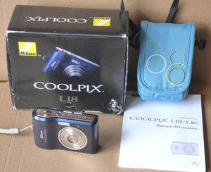 Nikon Coolpix L18 Blue 8MP Digital Camera SD Card, Case