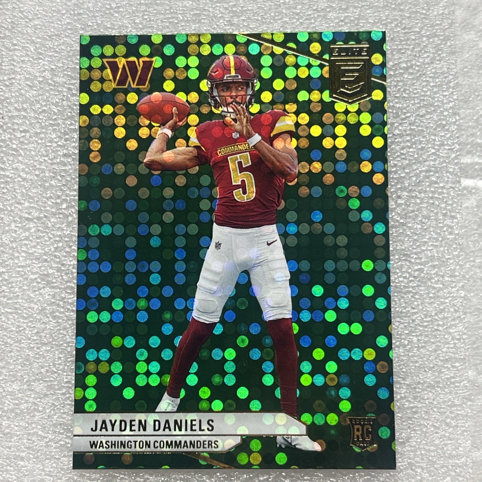 2024 Panini Donruss Elite - Rookies Jayden Daniels #165 Green Disco (RC)