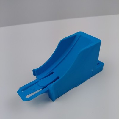 Original Hot Wheels Bahnstück - Sprung / Rampe in hellblau