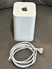 Apple AirPort Extreme A1521 3-Port Gigabit Wi-Fi 802.11 AC Router ME918LL/A
